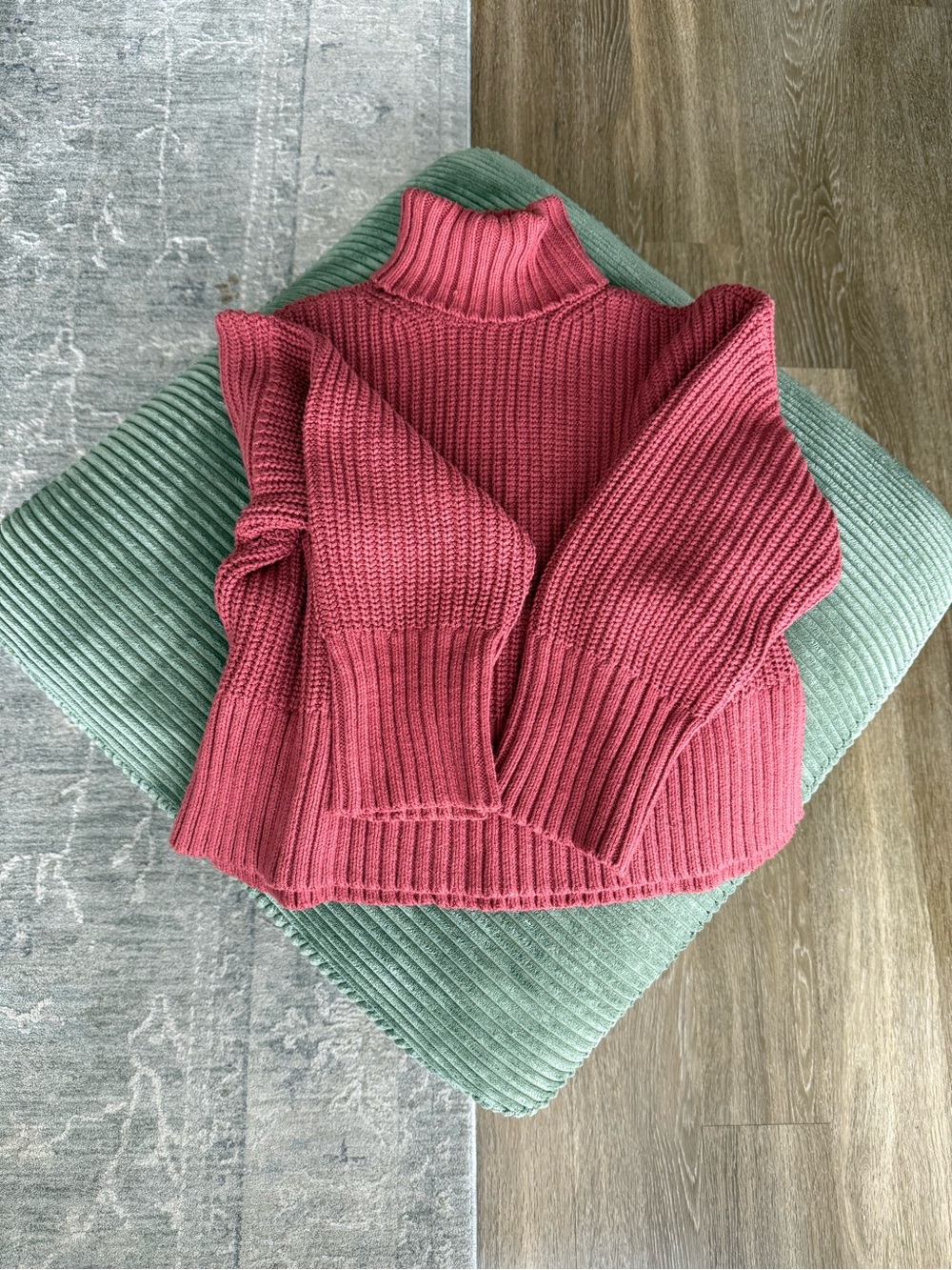 Madewell Chunky Ribbed Turtleneck Cropped Sweater in Rose